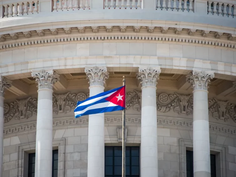 🇨🇺 🇺🇸 Leonardo Padura : Donald Trump ira-t-il à La Havane ? (Guillaume Erner – Les enjeux internationaux / Radio France)