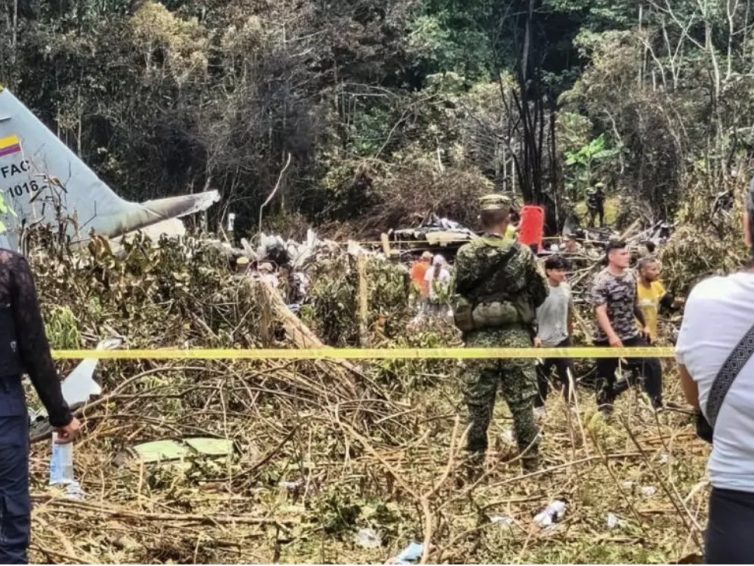 🇨🇴 Le crash d&rsquo;un avion militaire fait des dizaines de morts dans le sud de la Colombie (France 24 / AFP)