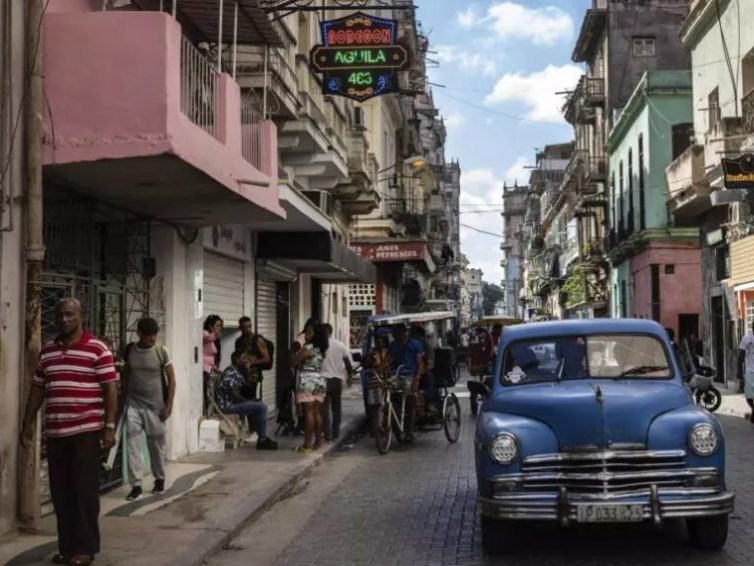 🇨🇺 🇺🇸 Cuba autorise des entreprises mixtes publiques-privées pour tenter de desserrer l’étau américain (RFI / AFP)