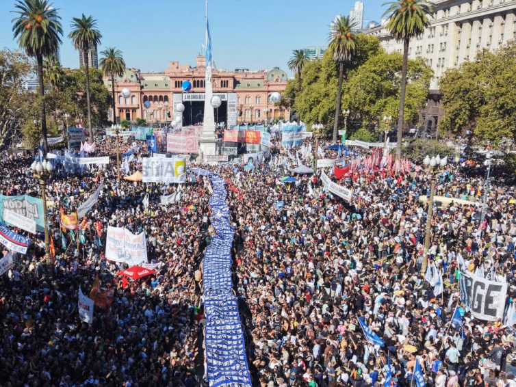 🇦🇷 50 ans du coup d’état militaire en Argentine : de grandes manifestations font vivre la mémoire des victimes de la dictature (Revue de Presse)