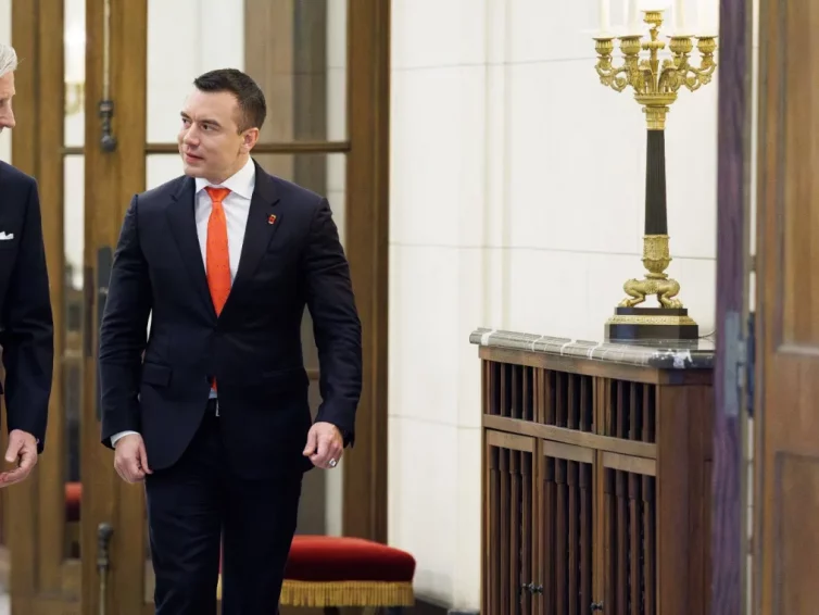 🇪🇨 🇺🇸 🇨🇴 75 000 soldats déployés, stricts couvre-feux, checkpoints… Daniel Noboa, l’allié de Trump, fait quadriller l’Équateur pour sa « guerre contre la drogue » (l&rsquo;Humanité) / La Colombie dénonce un bombardement sur son territoire par l&rsquo;Équateur, Quito dément (TV 5 Monde)