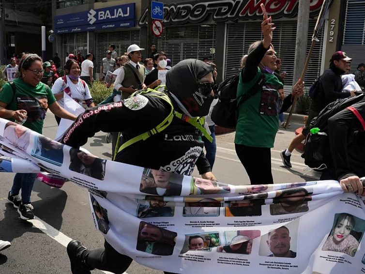 🇲🇽 Mexico : des manifestants dénoncent les disparitions de personnes, en marge du Mondial de football (Simon Ormiston / Euronews)