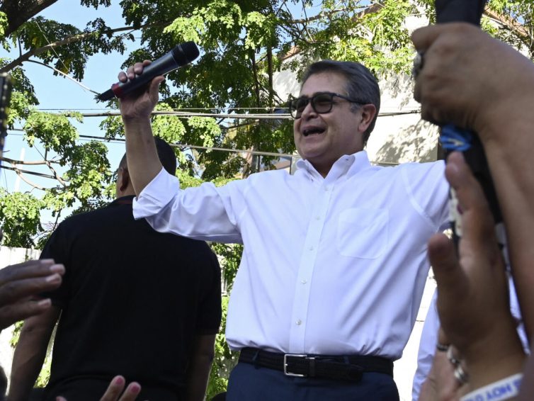 🇭🇳 Honduras: indignation après un non-lieu pour l’ex-président Juan Orlando Hernandez dans une affaire de corruption (RFI)