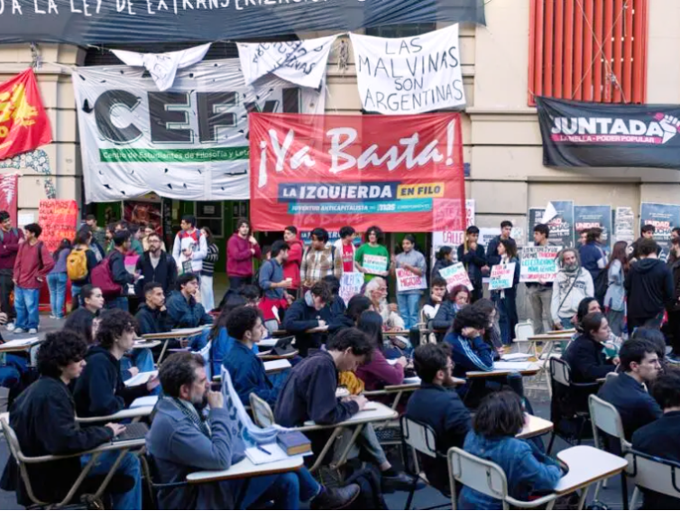 🇦🇷 Javier Milei sous la pression des étudiants et des députés en Argentine (Théo Conscience – RFI / France 24)