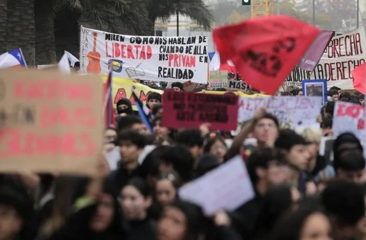 🇨🇱 Au Chili aussi, la jeunesse est dans la rue (Jean-Baptiste Thomas / Révolution permanente)